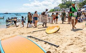 Pé na Areia - Flat na Barra com Piscina, Ar e Garagem